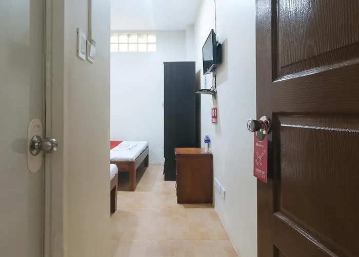 Reddoorz Near Talisay District Hospital 2*